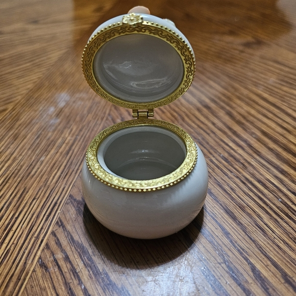 Vintage Flower Top Trinket Box - Picture 3 of 4